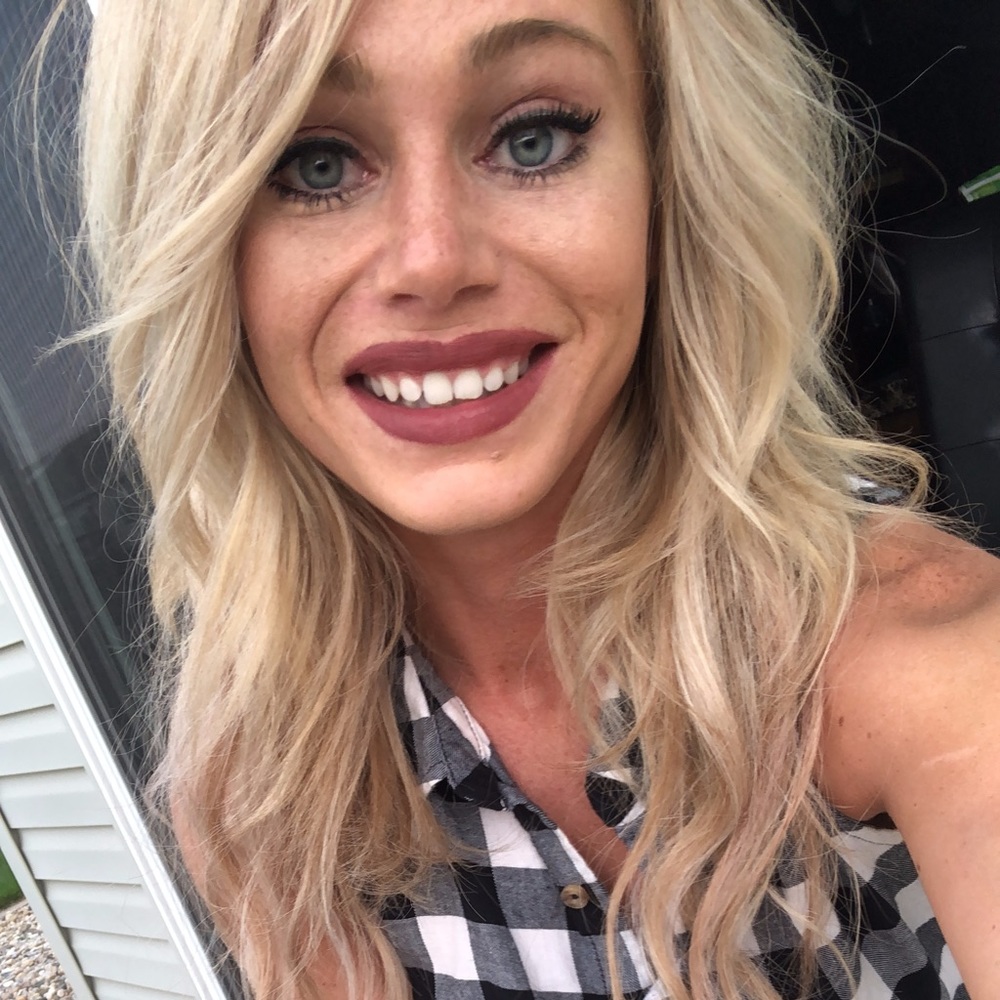 Meet your Posher, Becca